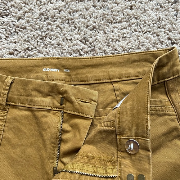 Old Navy Pixie cropped pants size 8 - Picture 3 of 5